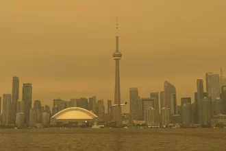 Llega a Nueva York humo de incendios en Canadá