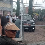 Maestros se manifiestan en evento de la presidenta
