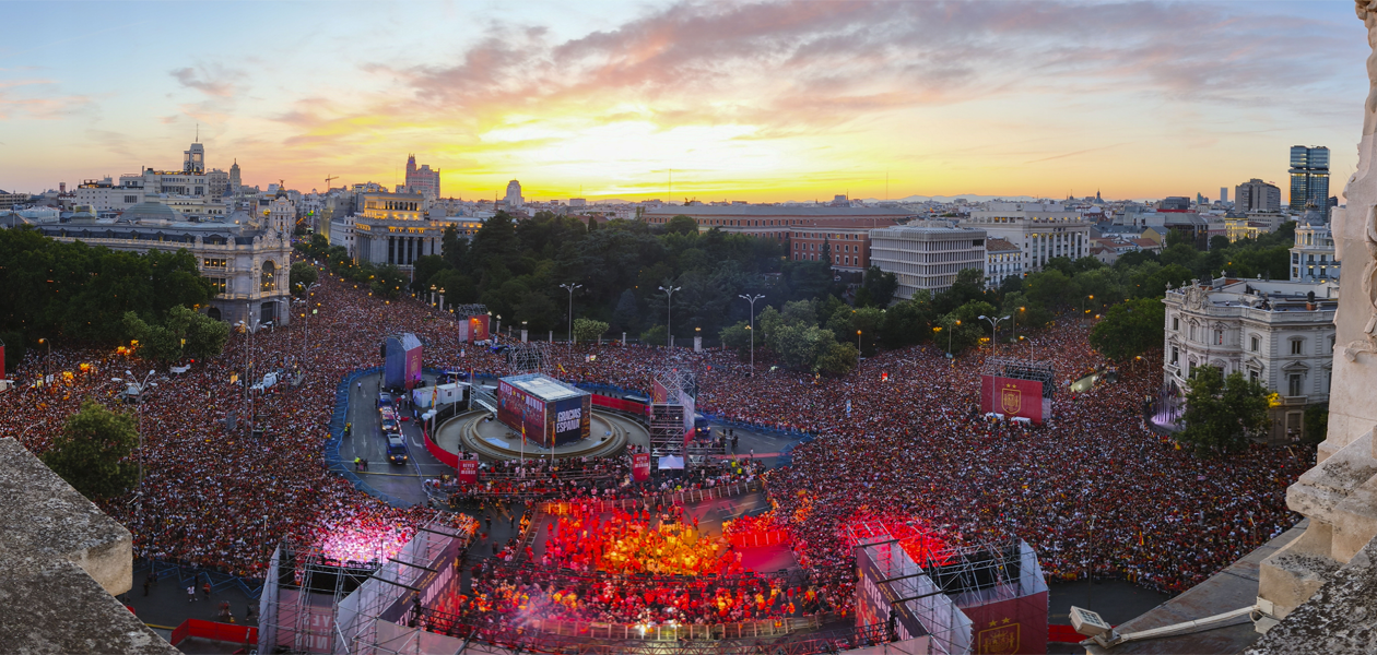Millones de personas celebran con la selección española en Madrid la Copa del Mundo