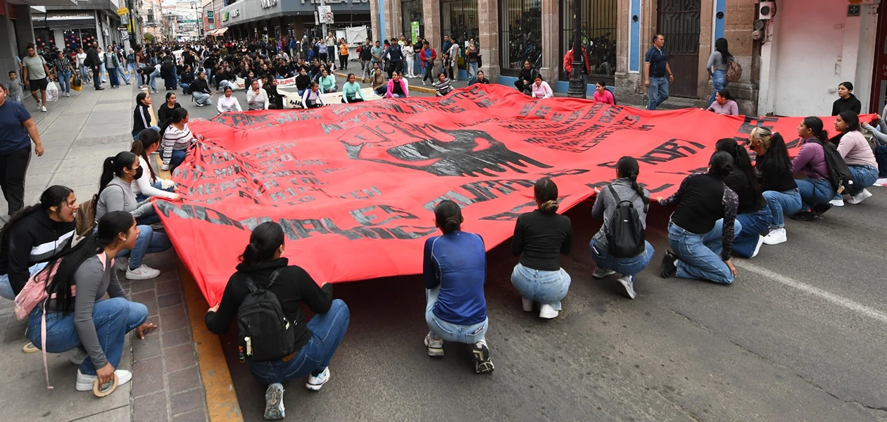 Normalistas toman las calles