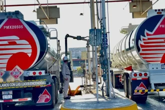 Pemex atribuye falta de combustible a sobredemanda en Aguascalientes