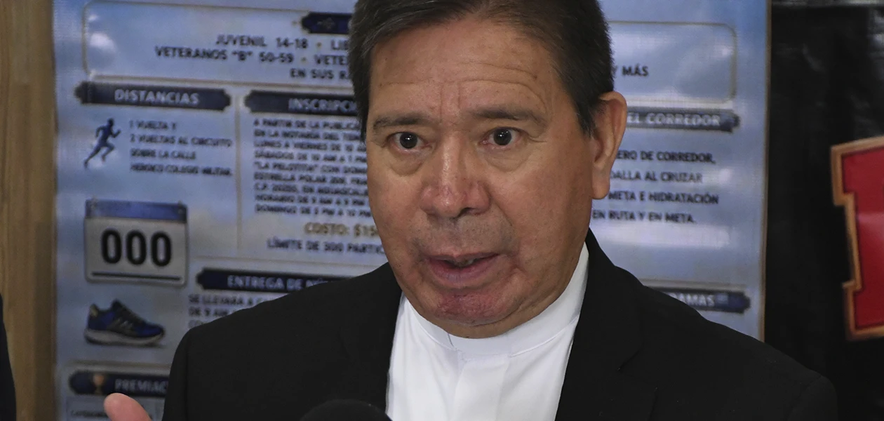 Por comodidad, files recurren a sacerdotes falsos