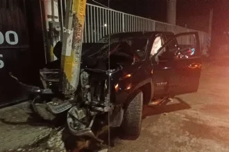 Poste detiene loca carrera de borracho