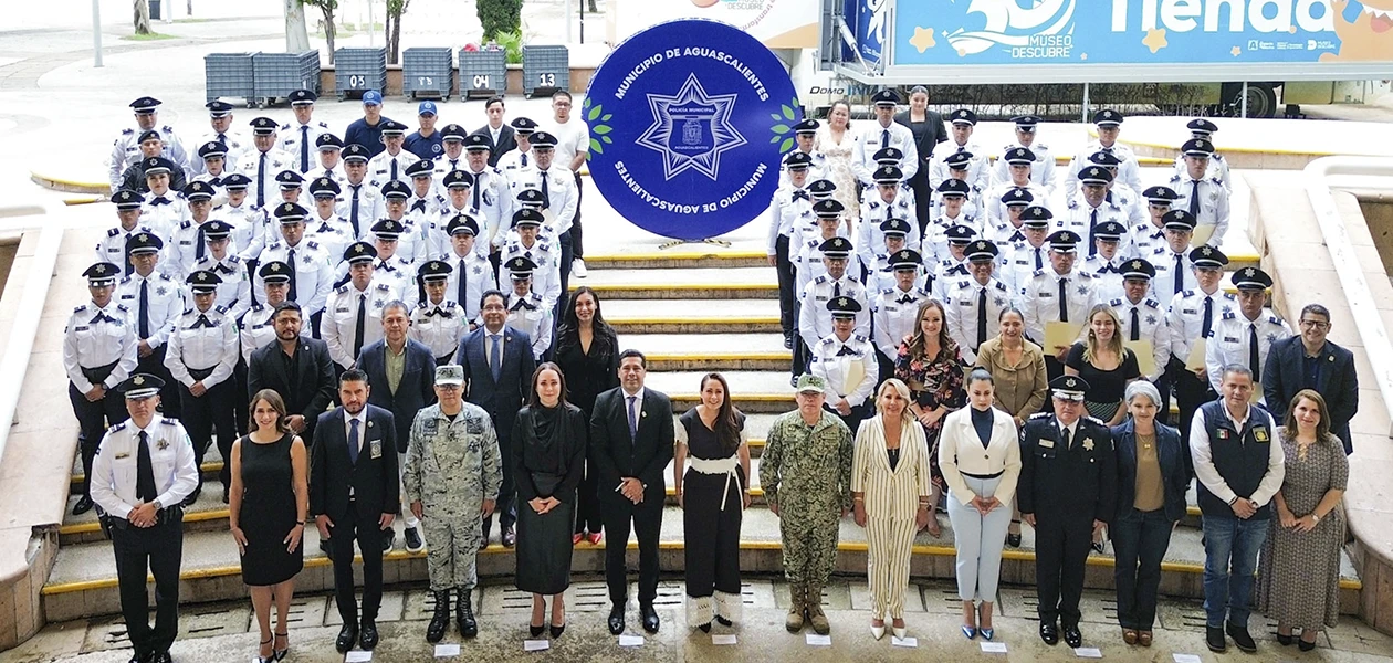 Presiden Tere y Leo graduación de 38 agentes
