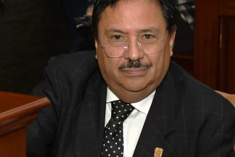 'Primero mejor que renuncie y se defina'