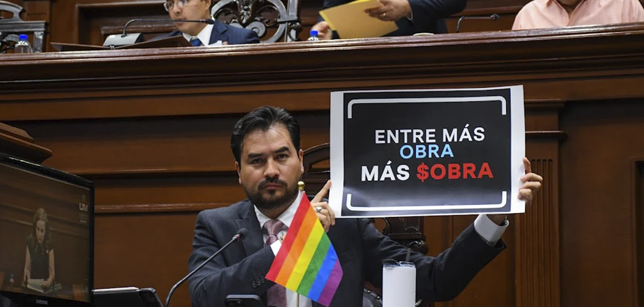 Protestan MORENISTAS en el congreso