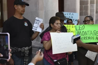 Protestan frente a Palacio Municipal por falta de agua
