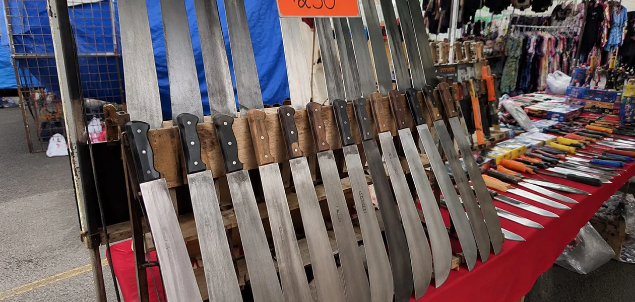 Quieren prohibir ventas de maches y cuchillos a menores