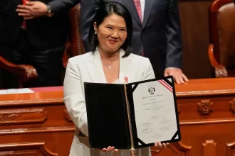Recibe Keiko constancia como presidenta electa