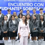 Reconoce Tere a alumnos en encuentro con los más sobresalientes del Estado