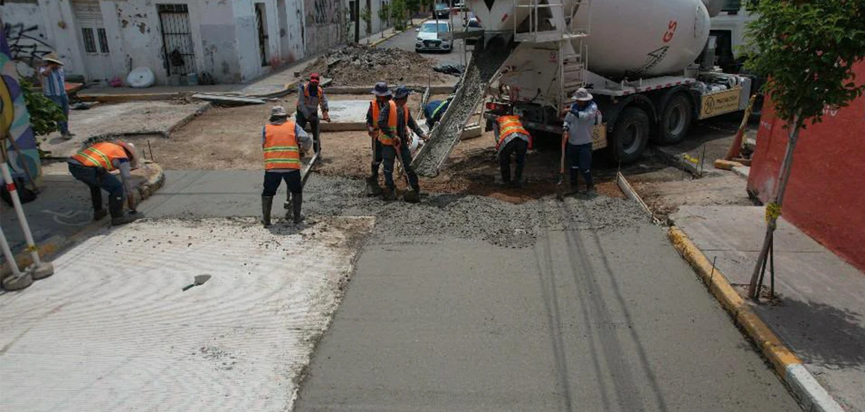 Rehabilitan pavimento en Barrio de El Encino