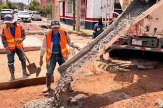 Rehabilitan pavimento en Barrio de El Encino