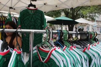 Sancionan por vender playera de la Selección Mexicana sin los permisos correspondientes