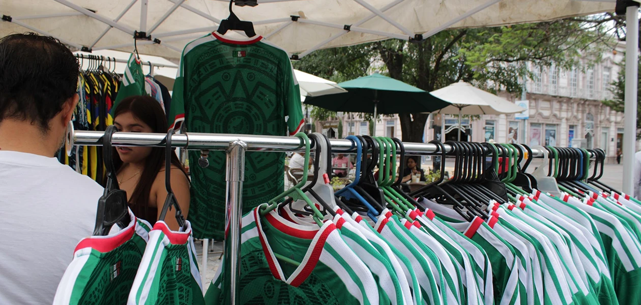 Sancionan por vender playera de la Selección Mexicana sin los permisos correspondientes
