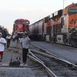 Saquean trenes en las narices de los guardias