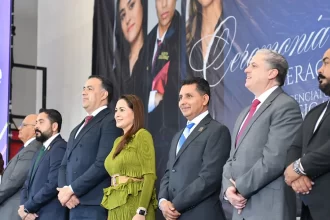 Tere Jiménez graduación de Alumnos de la normal Santos Valdés