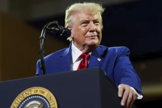 Trump presume salida de empresas de 'Mejijo'