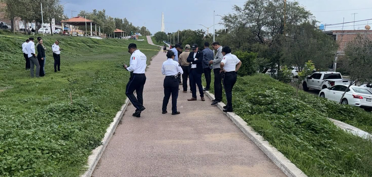 Unos sujetos que viajaban a bordo de una moto le habrían disparado cuando caminaba sobre la línea verde