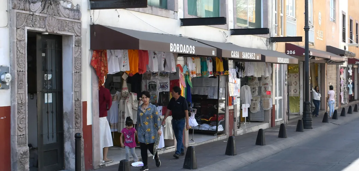 Cierres viales en el centro dividen opiniones: ACOCEN exige frenar el ambulantaje