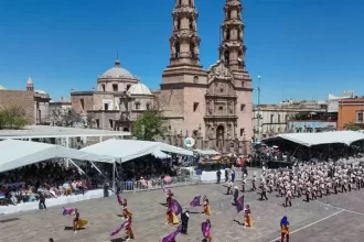 Clausuran dos negocios en la feria por rebasar la hora de cierre