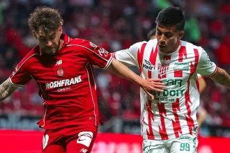 Con dos hombres menos, Necaxa cayó goleado en el Infierno