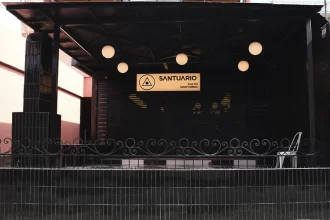 Conservadores, en contra de nuevo bar que utiliza imágenes religiosas