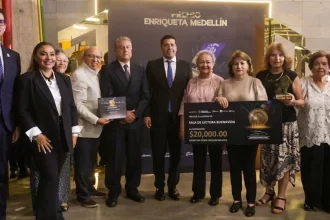 Entrega Municipio reconocimientos del premio 'Enriqueta Medellín' 2025