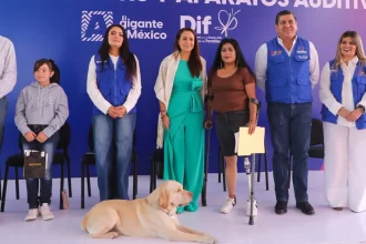 Entrega TJ equipos auditivos y prótesis