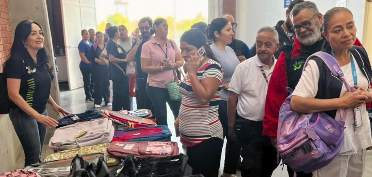 Entregan becas y útiles a hijos de trabajadores del HH