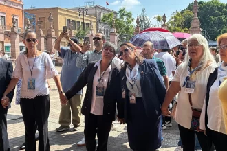 Exigen decenas de feligreses la reinstalación del padre Porfirio durante el día cumbre de la Romería 1