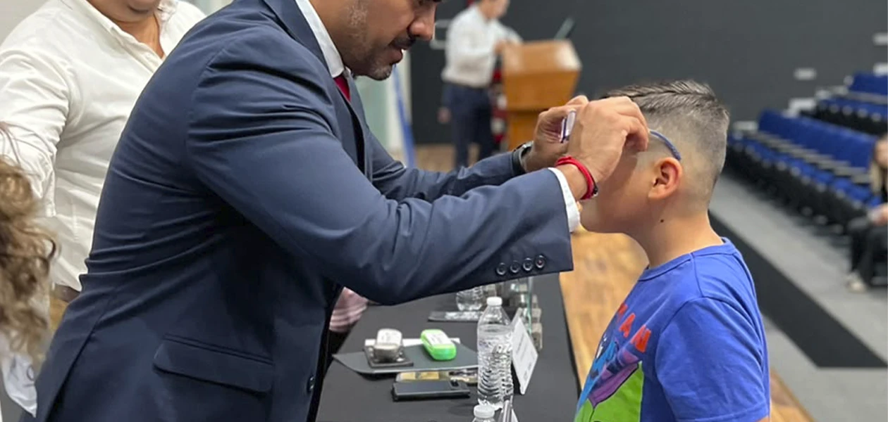 FEDESA entrega lentes a niños