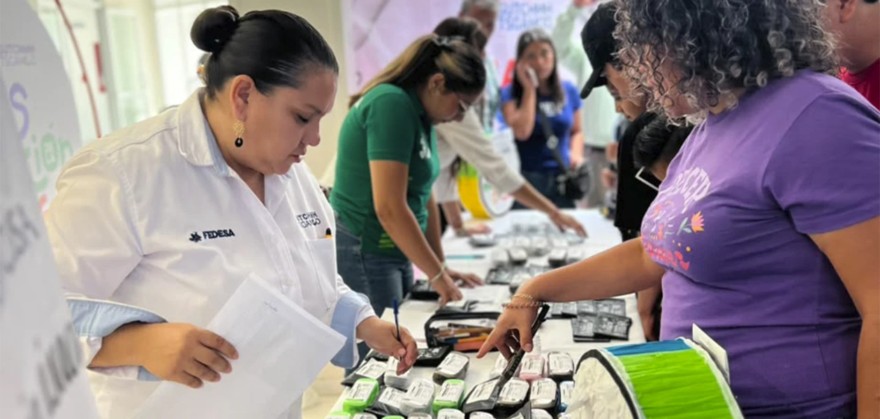 FEDESA entrega lentes a niños