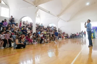 Festeja Montañez a niños de los Centros de Infancia Feliz