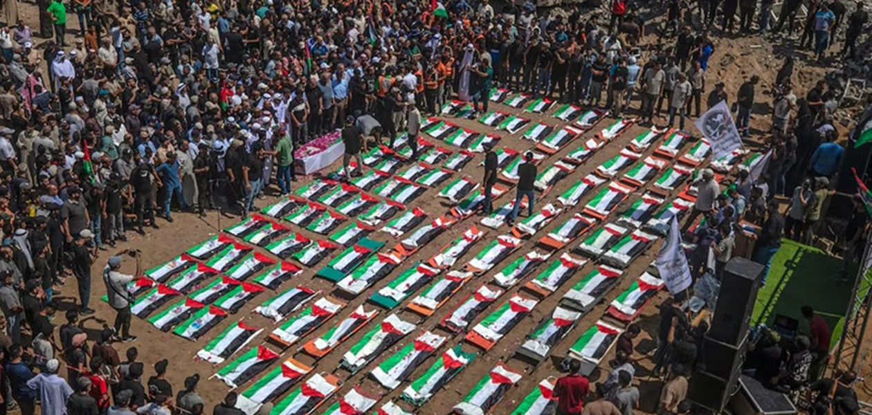 Funeral masivo en Gaza; entierran a 112 parientes fallecidos en 2023