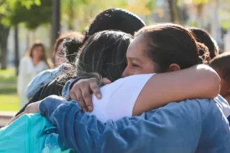 IMSS promueve abrazos para cuidar la salud