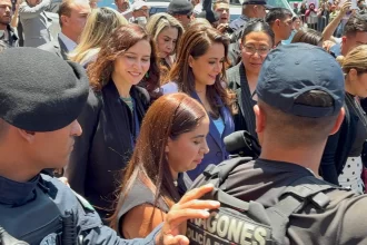 Isabel Díaz Ayuso recibe medalla en Aguascalientes
