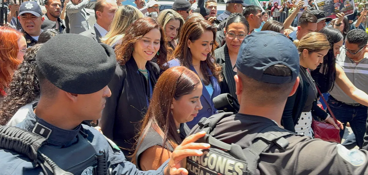 Isabel Díaz Ayuso recibe medalla en Aguascalientes