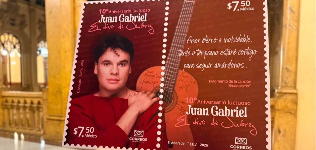 Juan Gabriel es homenajeado con timbre postal