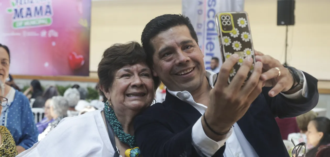 Leo Montañez celebra a mamás y anuncia nuevo módulo de pago en Plaza Vestir