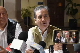 Llenan hasta cuatro camionetas con publicidad irregular retirada de calles en Aguascalientes