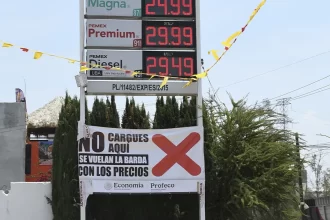 Lonas de Profeco no frenan abusos en precios de combustibles