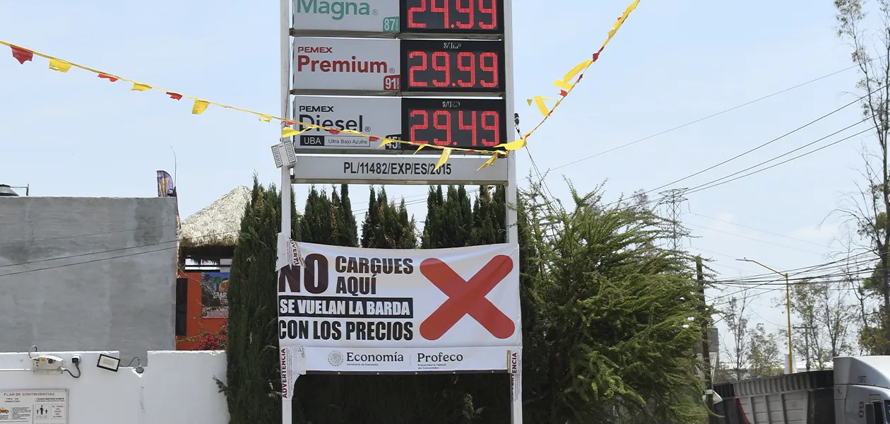 Lonas de Profeco no frenan abusos en precios de combustibles
