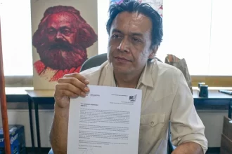 Marx Arriaga denuncia un mes más sin liquidación