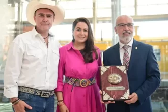Premia Gobernadora a ganaderos locales