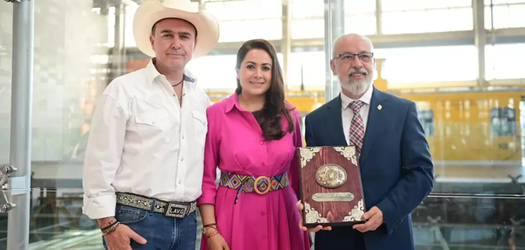 Premia Gobernadora a ganaderos locales