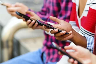 Recomiendan a México fijar la edad mínima para tener redes sociales