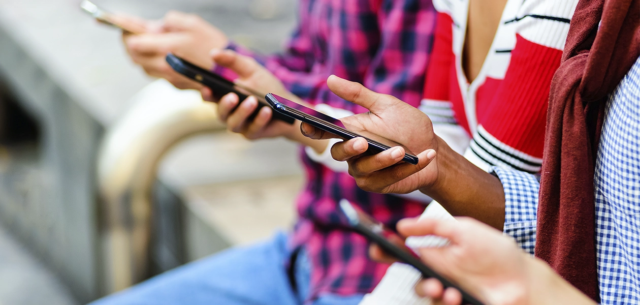 Recomiendan a México fijar la edad mínima para tener redes sociales