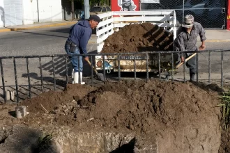 Refuerza Leo aseo preventivo en el canal de la colonia Estrella