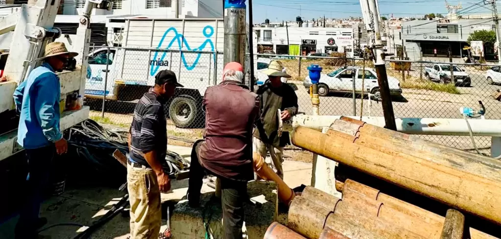 Refuerza Leo reparación de pozos de agua potable