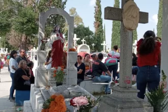 Restos podrían terminar en fosa común por adeudos en panteones